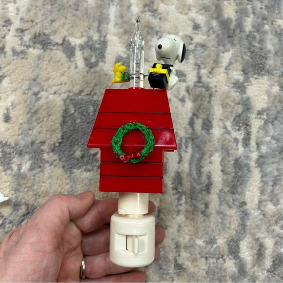 NIB Peanuts Snoopy & Woodstock Sitting on Doghouse Christmas Bubble Nite Light - Picture 6 of 6